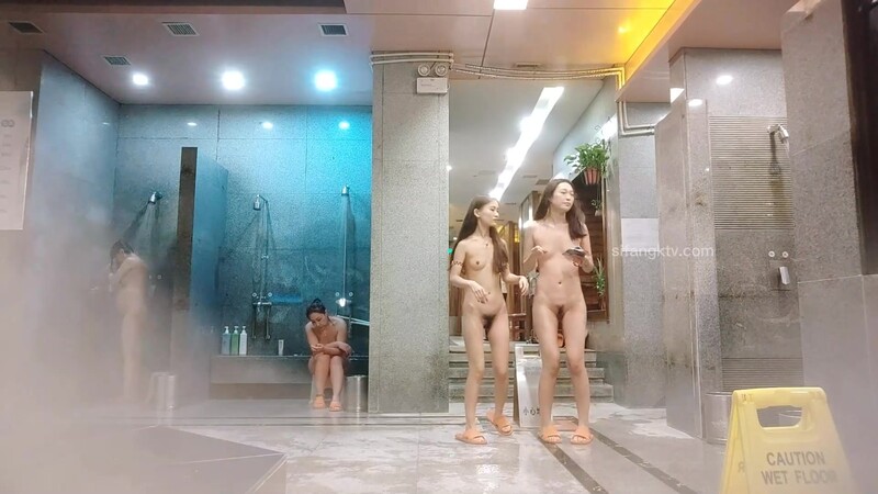 高档洗浴中心偷窥多位泡澡的少妇白花花的一片